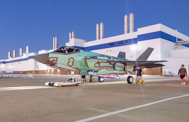 F-35、フィンランド向け初号機が塗装開始
