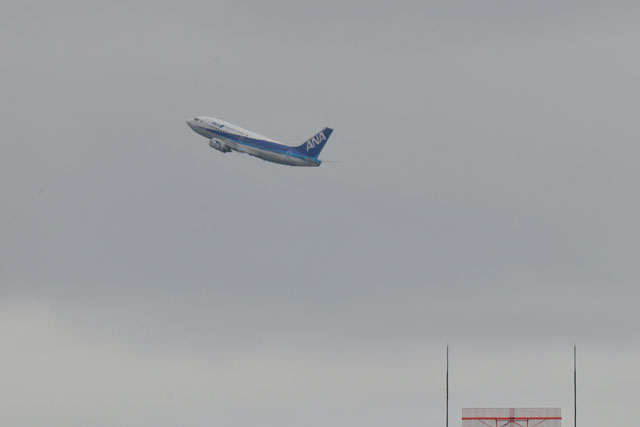 ANAスーパードルフィン、最終便の機体が中国へ ロゴありで羽田から離日