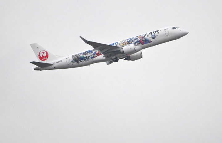 伊丹拠点ジェイエアが全3機運航 特集・JAL歴代USJ特別塗装機