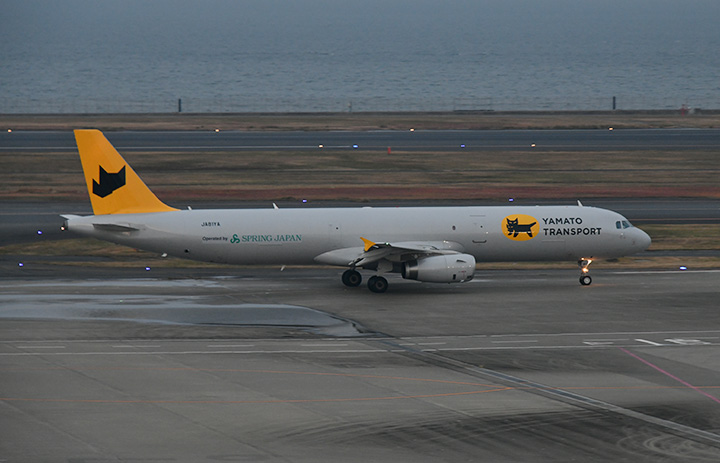 231212_0540_A321P2F_yamato_jal