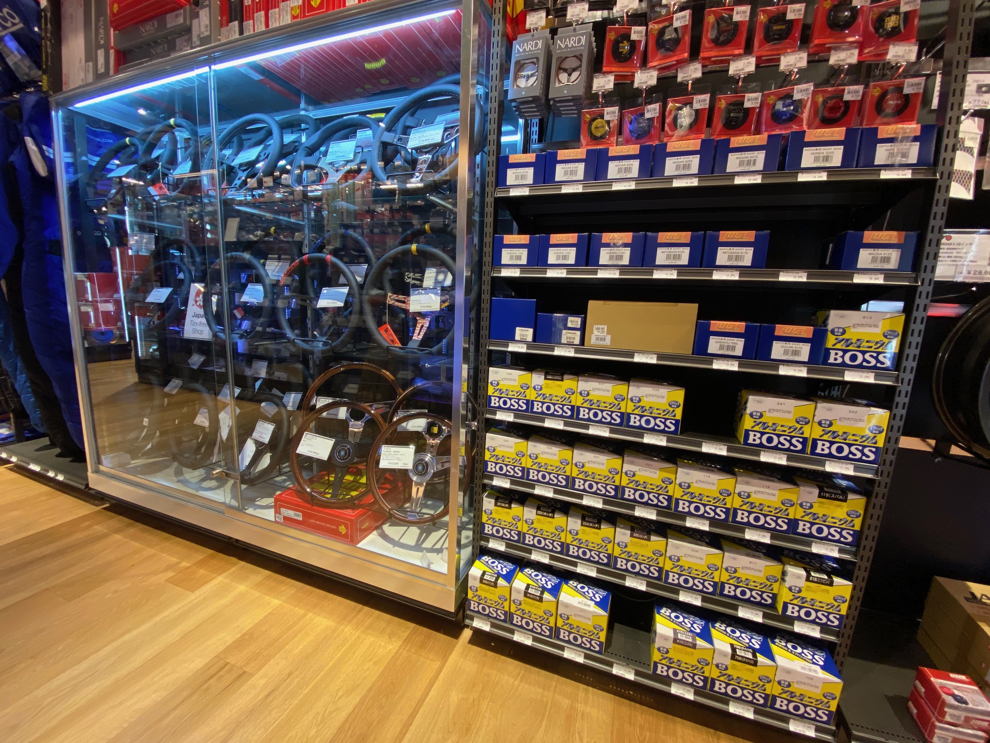 MOMOホーンボタン大量入荷。 | A PIT AUTOBACS