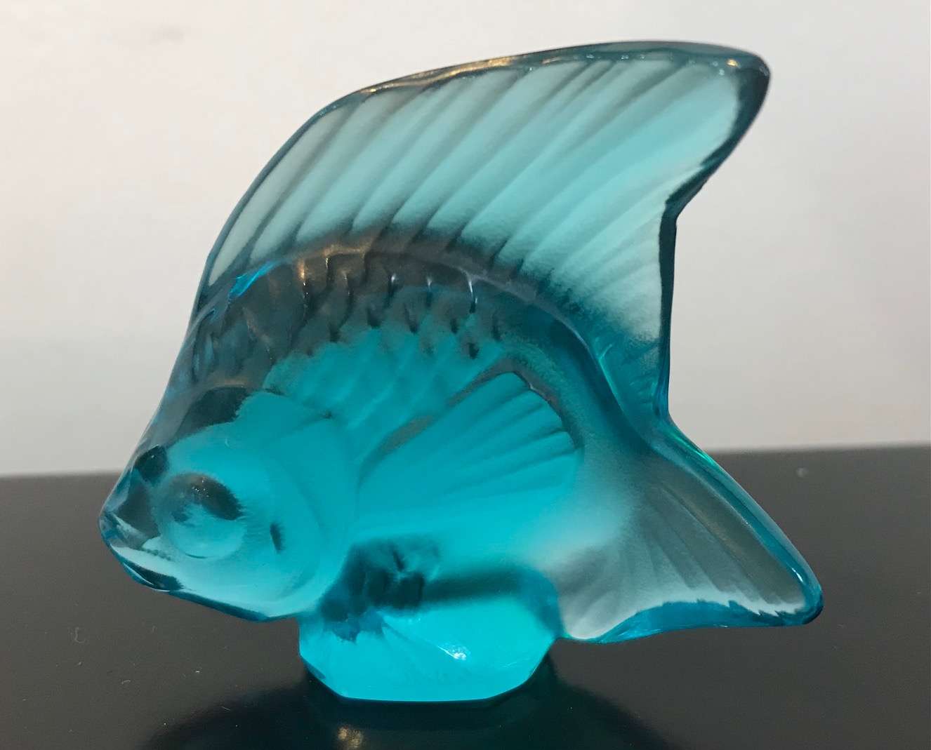 LALIQUE 青色 ガラス 魚の置物 Fish sculpture – Lalique North America