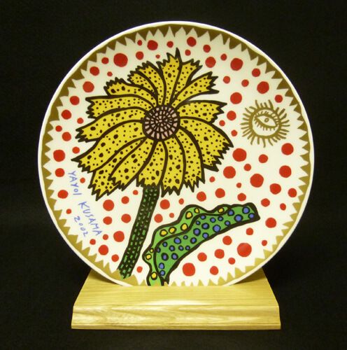 草間彌生1920年生まれ芸術家皿