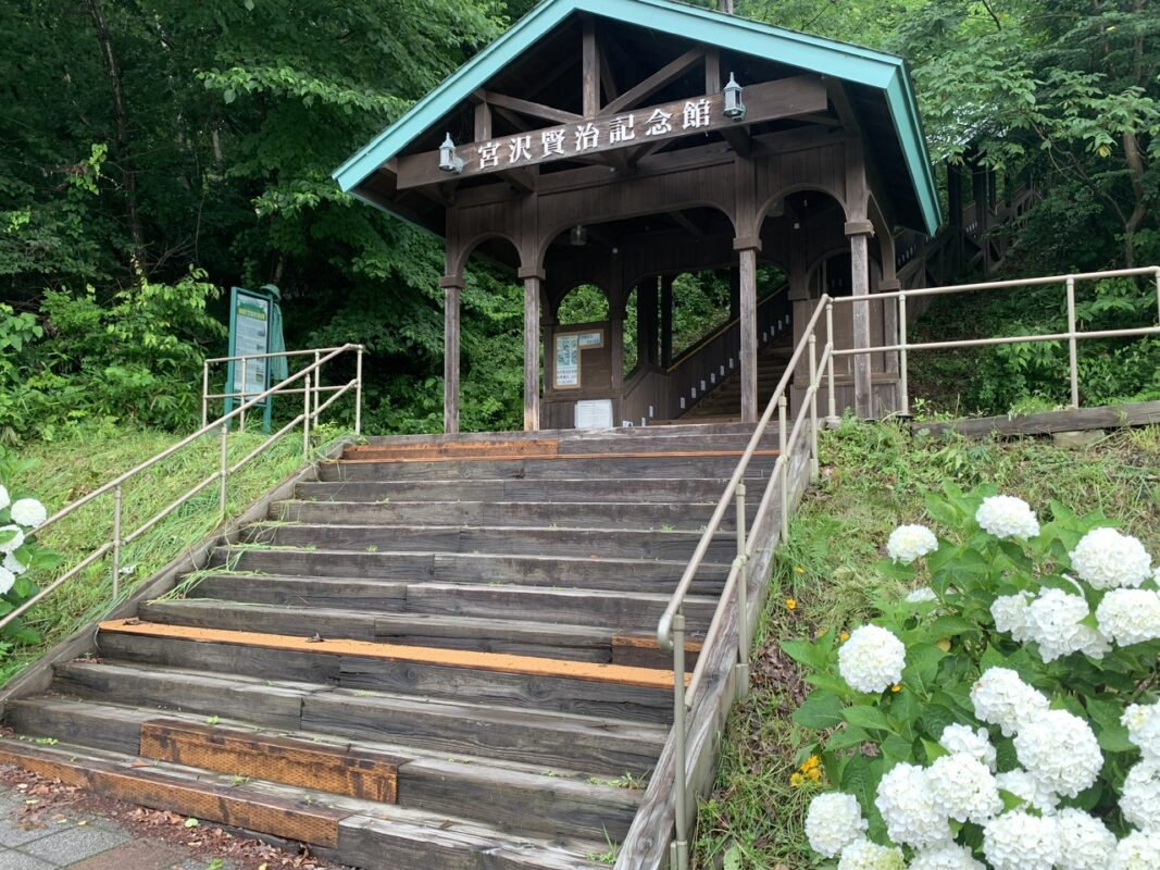 東北旅⑩ 新花巻・宮沢賢治記念館への階段 | 岩手 花巻女性 マジシャン