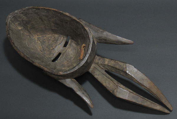 二本角のマスク<アフリカの仮面(木彫り)：アフリカ雑貨アザライ