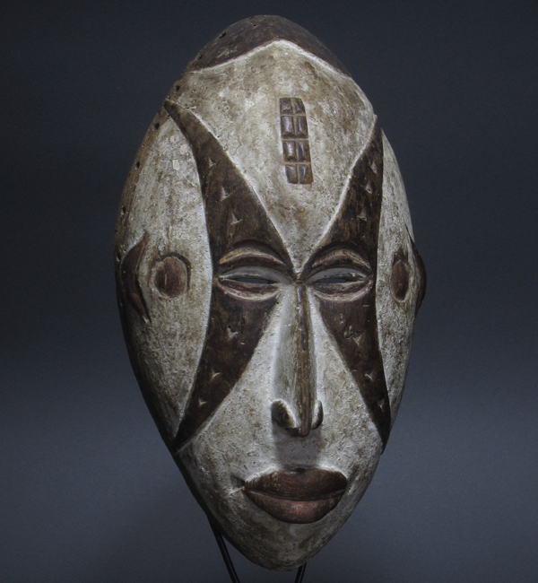 乙女の精霊の仮面<アフリカの仮面(木彫り)：アフリカ雑貨アザライ