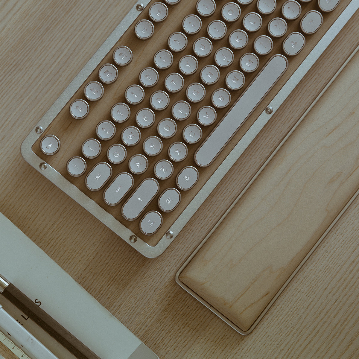 AZIO Retro Classic / Premium Vintage Backlit Mechanical Keyboard