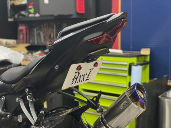 ZX6R (09-24) にウインカー内蔵ナンバーインフェンダーレス｜AxxL