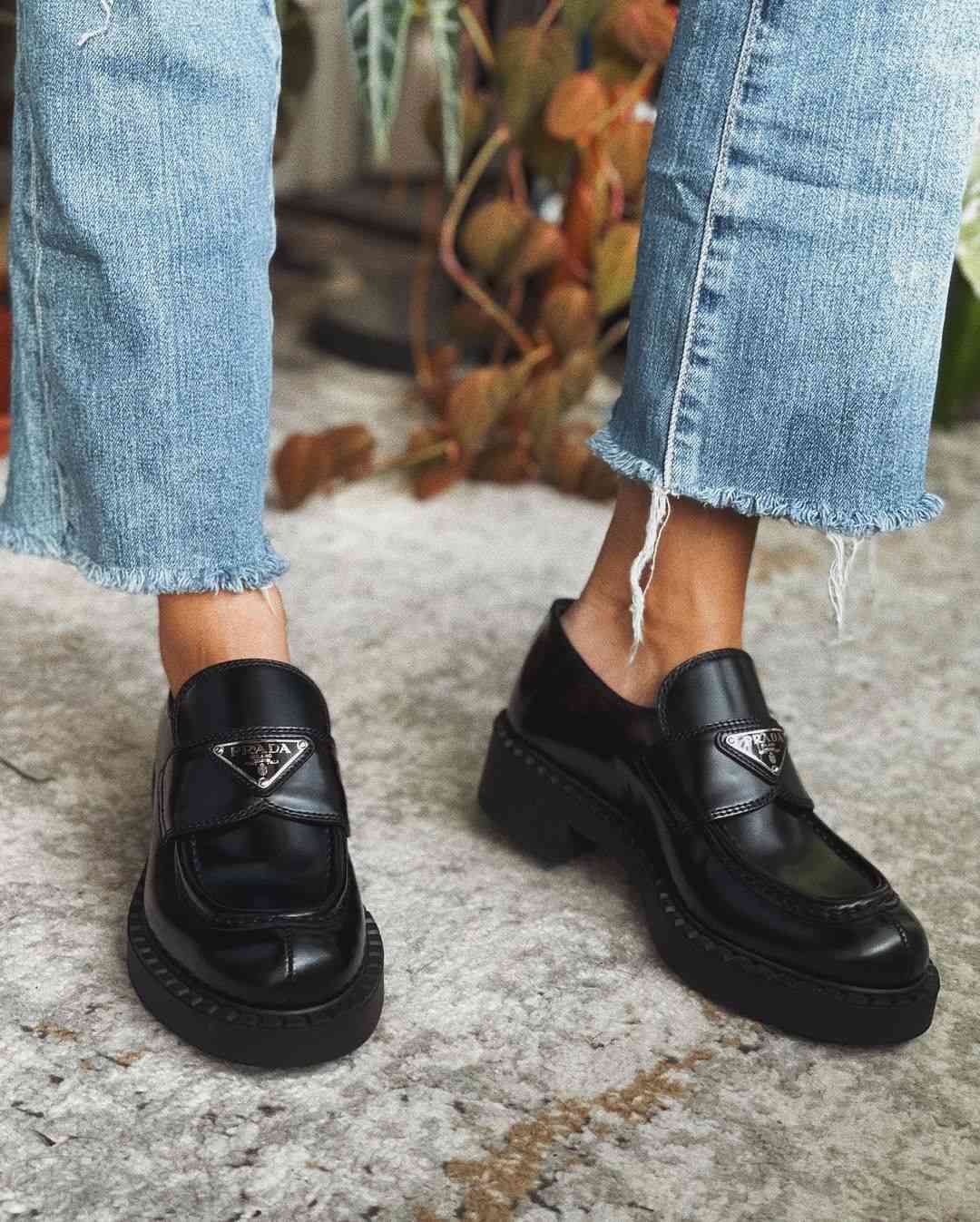 PRADA PRADA モノリス ブラッシュド レザー ローファー モノリス