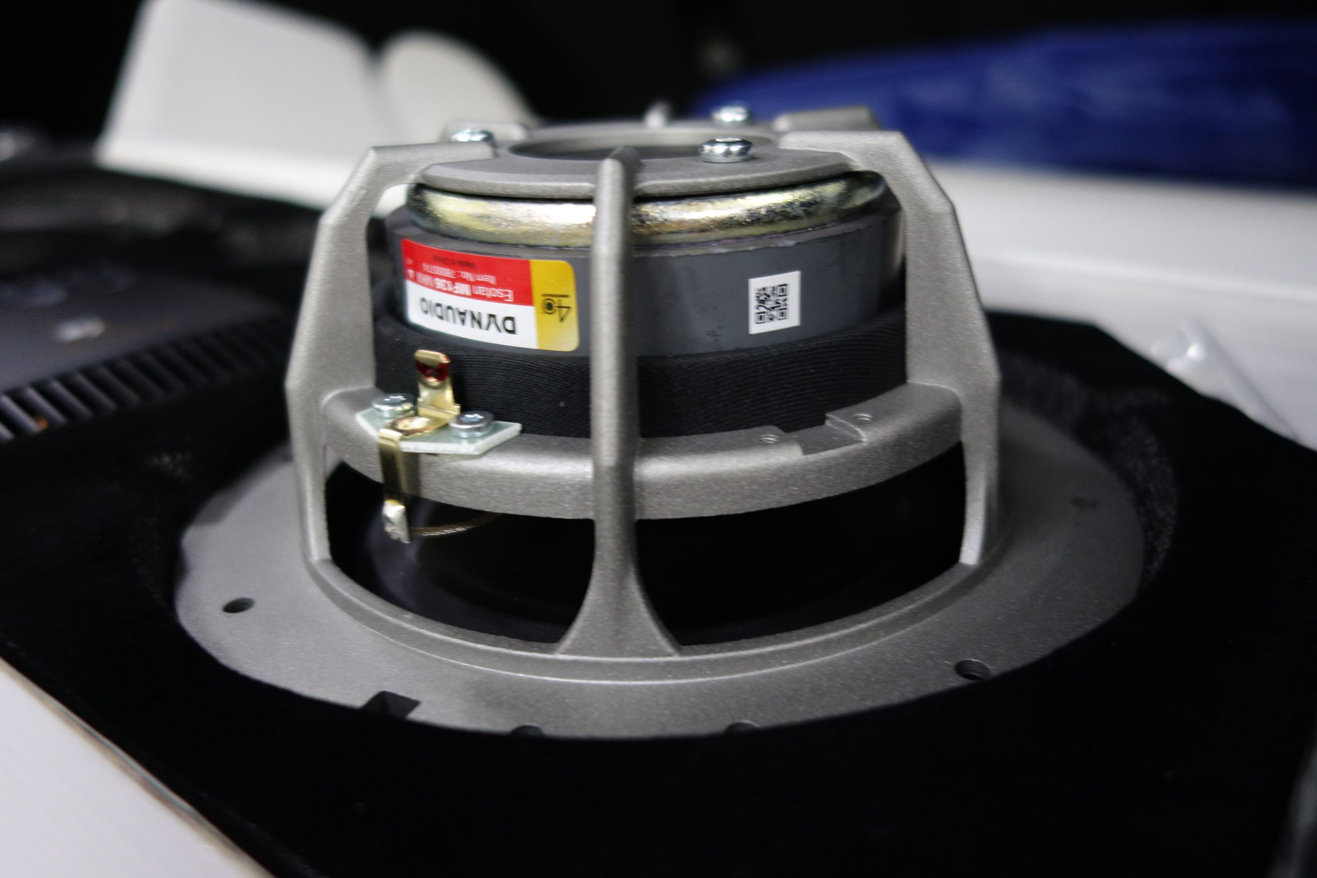 スバル・レヴォーグにDYNAUDIO(ディナウディオ)サウンドを♪明瞭