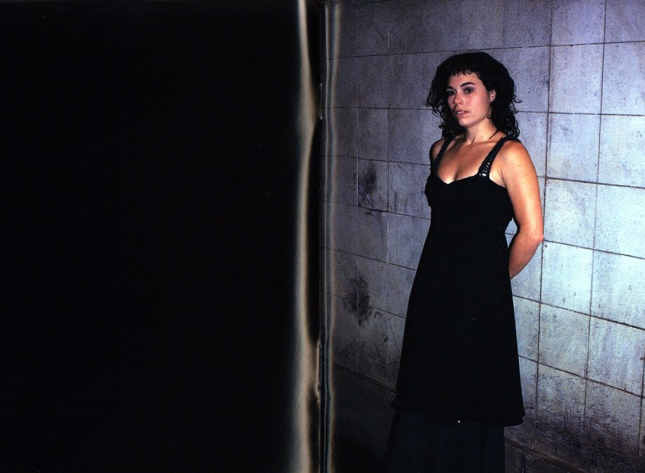 chicken skin photographs / 写真：清野賀子 デザイン：石崎健太郎