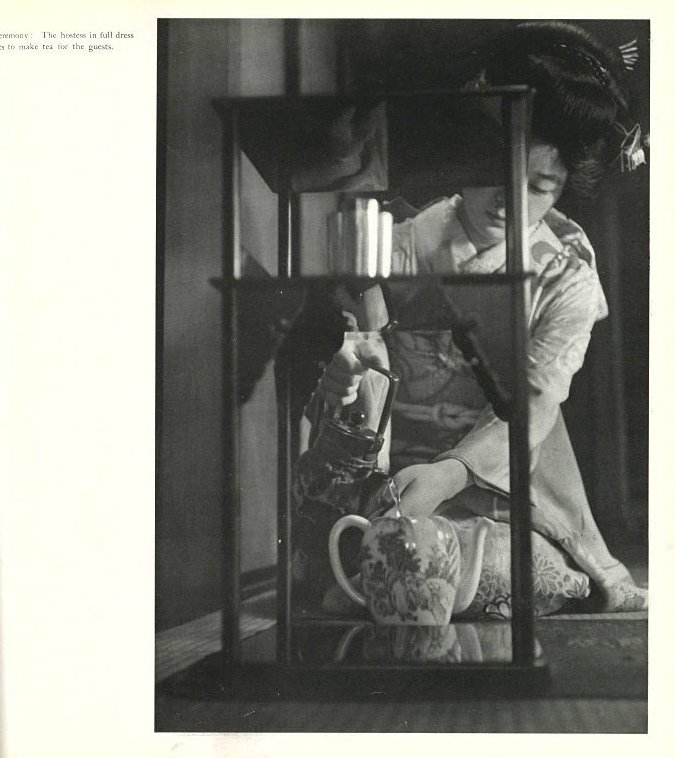 JAPAN THROUGH A LEICA / 著：木村伊兵衛 デザイン：原弘 | 小宮山書店