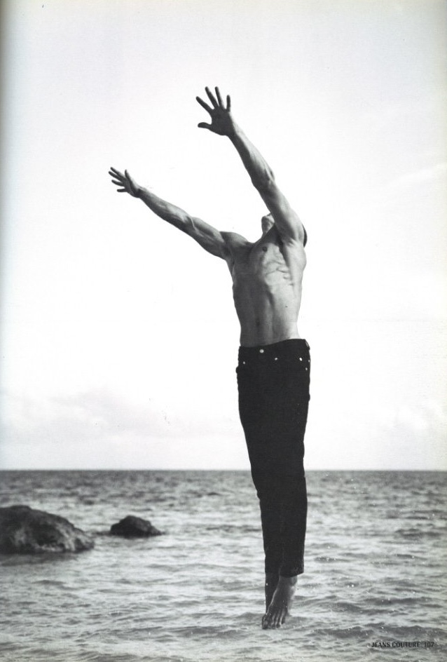 GIANNI VERSACE: COLLEZIONE UOMO PRIMAVERA ESTATE 1994 / Photo