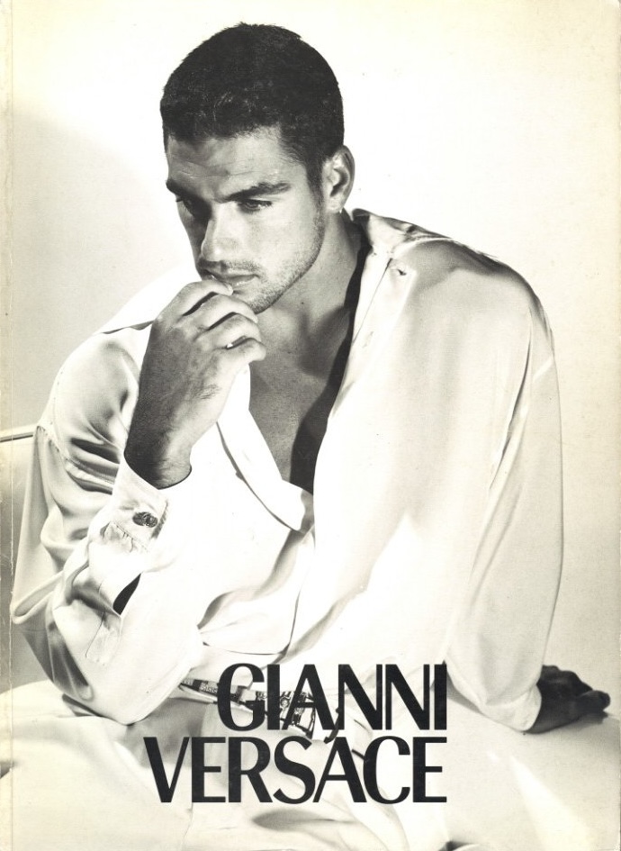 GIANNI VERSACE: COLLEZIONE UOMO PRIMAVERA ESTATE 1994 / Photo
