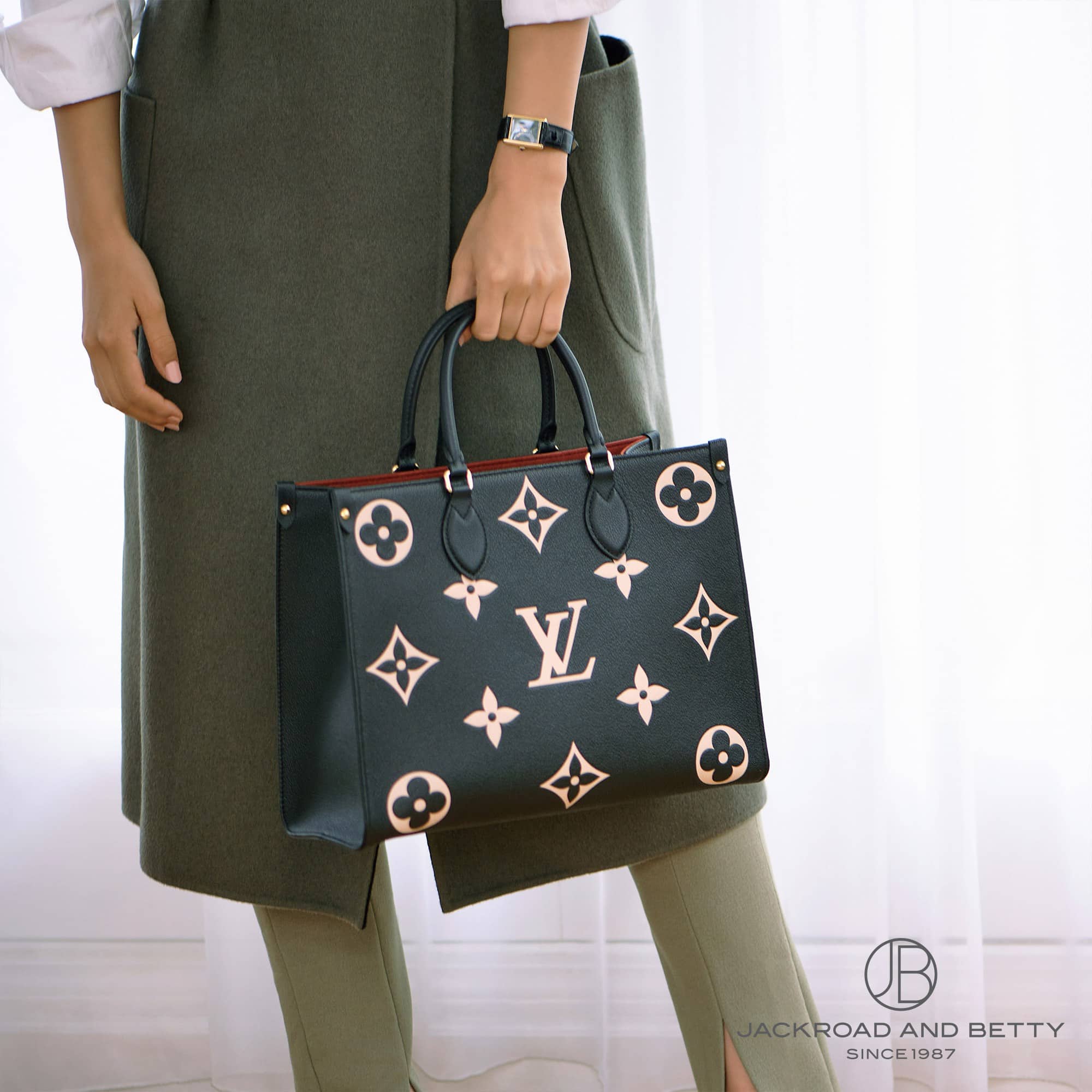 オンザゴー MM モノグラム アンプラント ブラック ベージュ[M45495