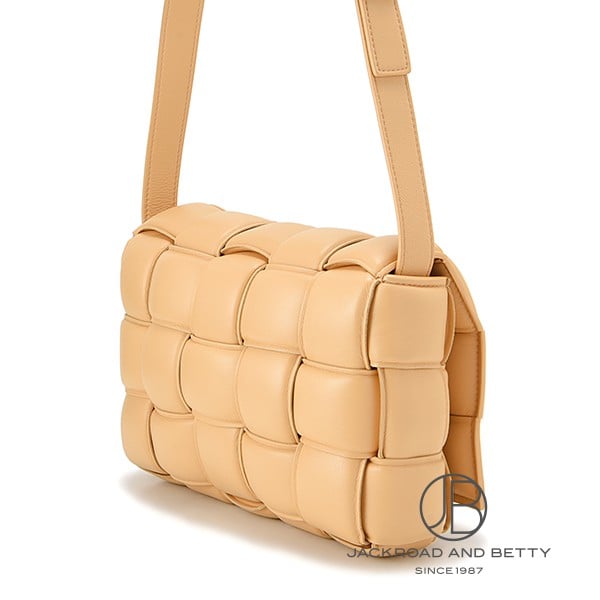 パデット カセット ショルダーバッグ アーモンド ベージュ[591970