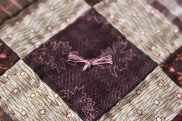 アンティークキルト風ミニキルト／SOLD OUT／古き良き時代の素朴な