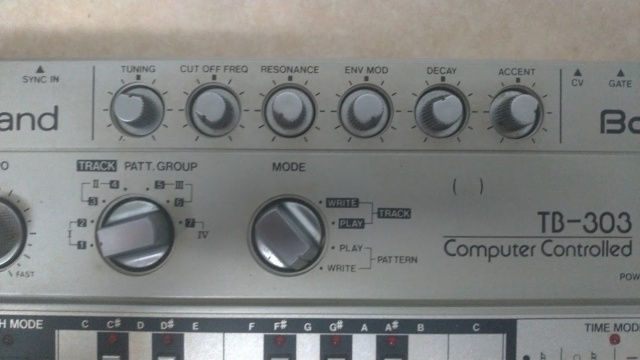 宅配買取】神奈川県横浜市のお客様より ローランドの名器 TB-303をお