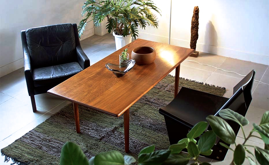 Bellbet | Coffee table by Hans J. Wegner for GETAMA