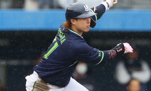 ヤクルト・濱田太貴、2軍戦で逆転スリーラン！バックスクリーンに