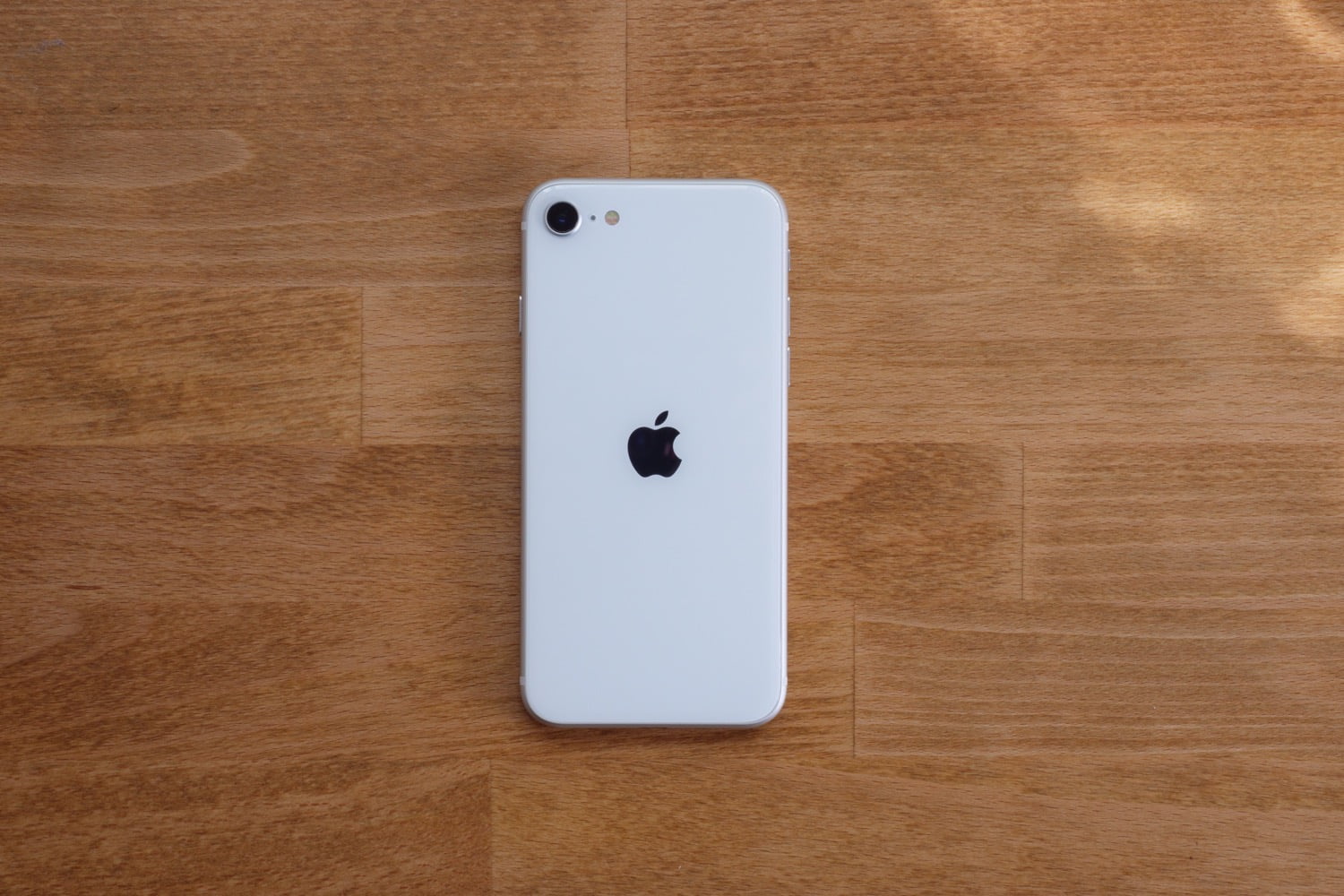 iPhone SE（第2世代）を購入。目新しさはない、けどそれが良い | ENHANCE