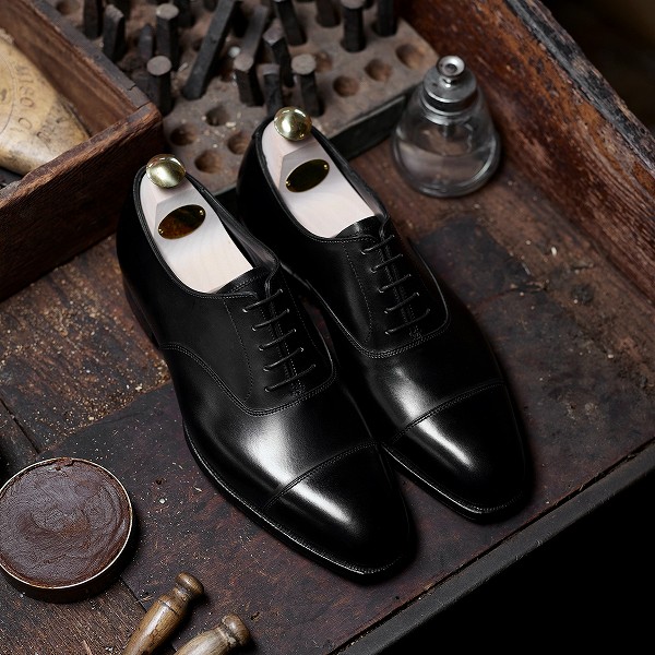 クロケット＆ジョーンズ名作ストレートチップ「オードリー物語