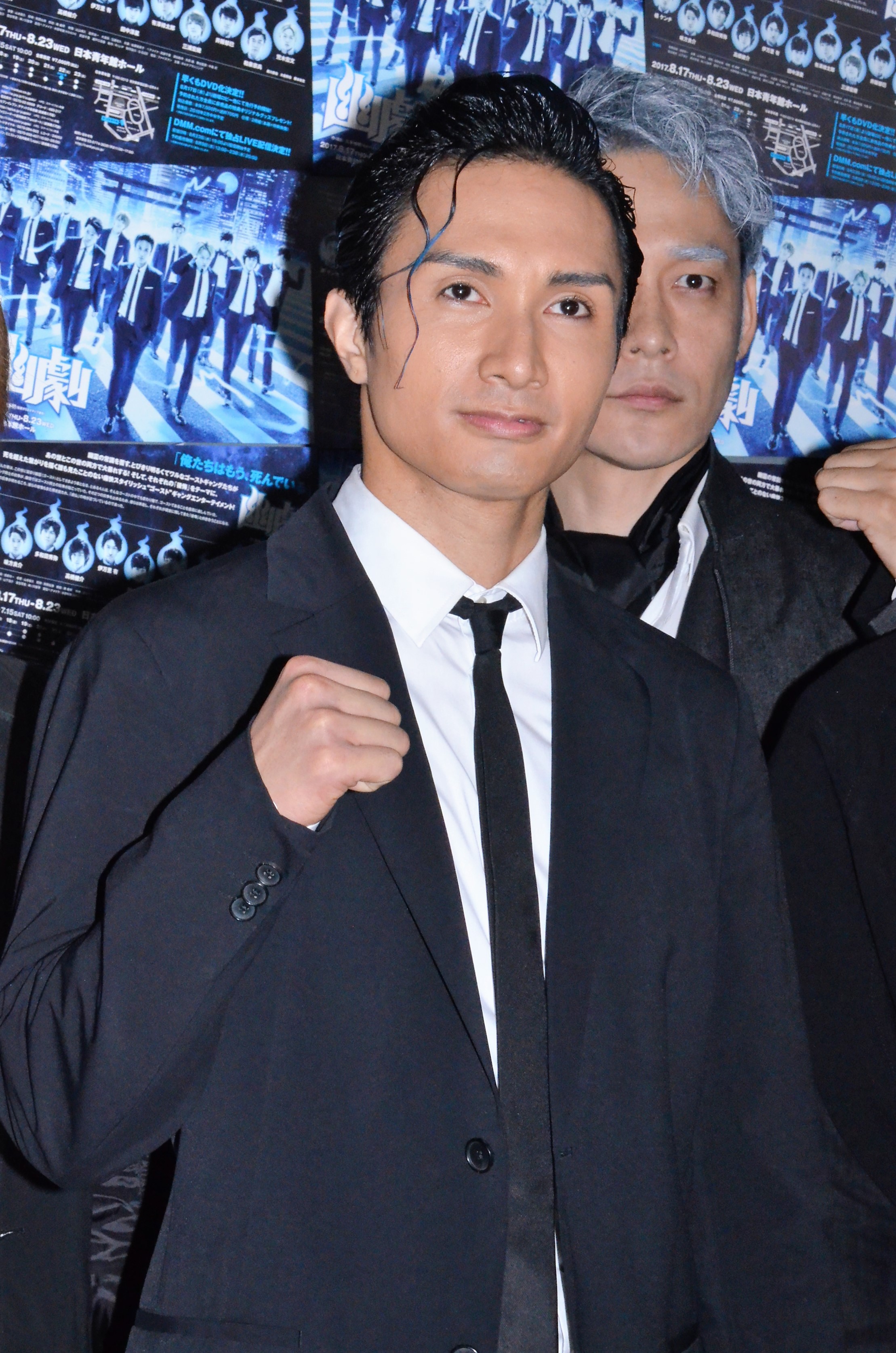 橘ケンチ「僕も二十歳ぐらいの気持ち」 共演者に名入りジャ－ジ－贈る