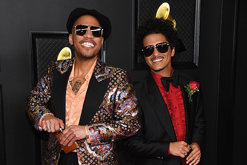 シルク・ソニック、限定CDシングル「Leave the Door Open (Live)」の