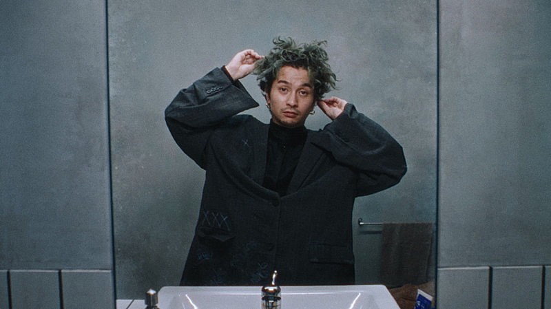 常田大希が様々なヘアスタイルで登場、書き下ろし楽曲も披露するMAROの