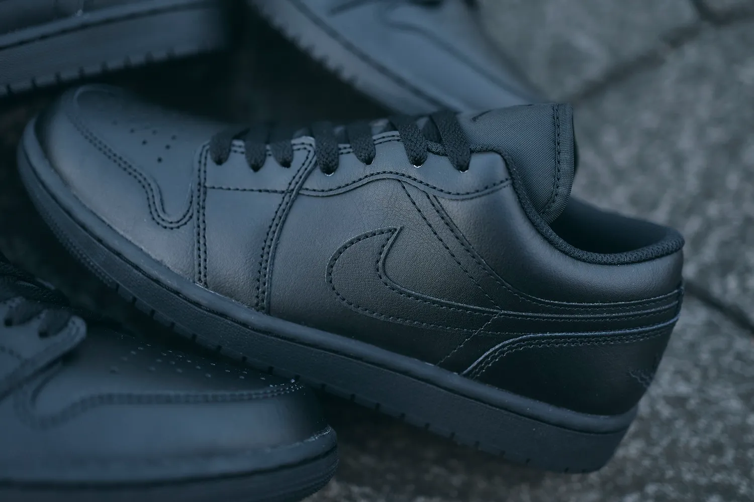 AIR JORDAN 1 TRIPLE BLACK｜BILLY'S ENT 公式通販