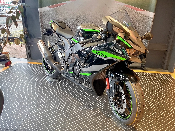 カワサキZX-25R SE（2023） リコール（無償修理）でフレームに穴開けで