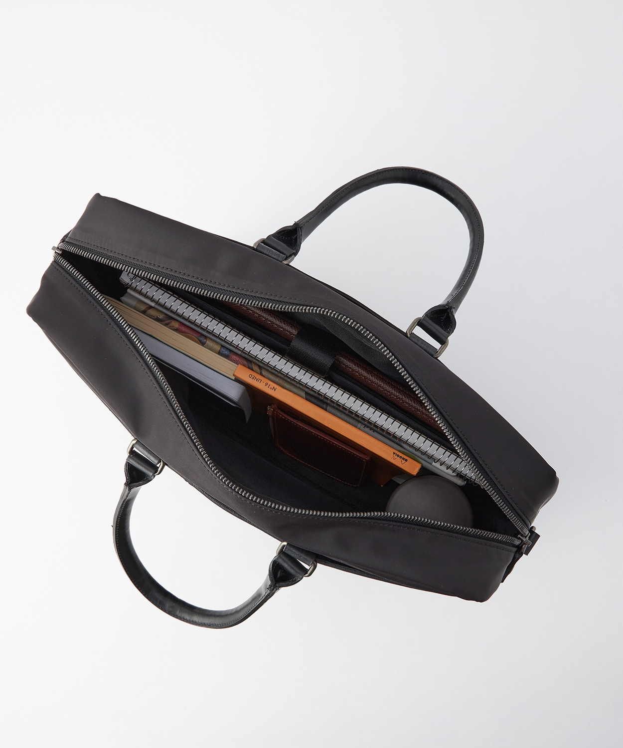 ビジカジからスーツまで対応！オールマイティな通勤バッグが新登場