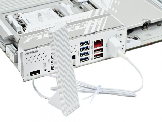 AMD B850採用でより手頃になったオールホワイトマザーボード、GIGABYTE