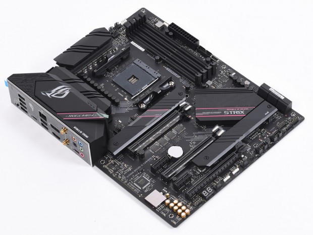 豪華機能を備えつつコスパも良好な優等生、ASUS「ROG STRIX B550-E