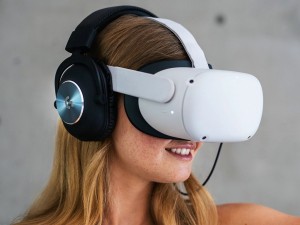 Logitechから、「Oculus Quest 2」の没入感を高めるVR向けイヤホン