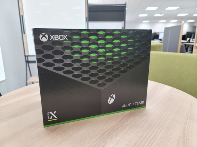 Xbox Series X|Sも編集部に到着！まずは起動前の本体をチェック