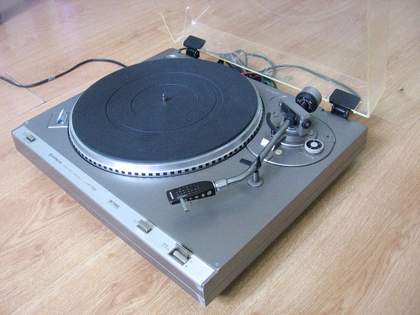Hitachi Unitorque direct-drive turntable (Aug. 1979)