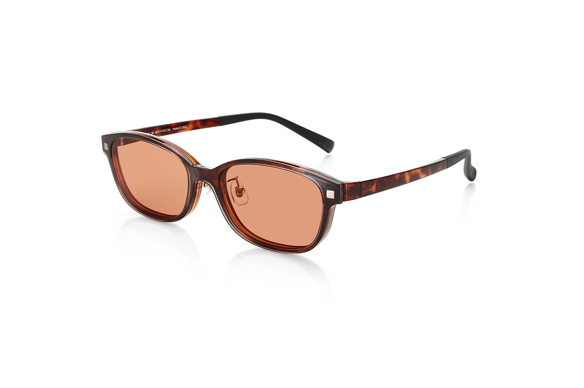 1本でメガネにもサングラスにも使えるアイウェア「JINS Switch（ジンズ