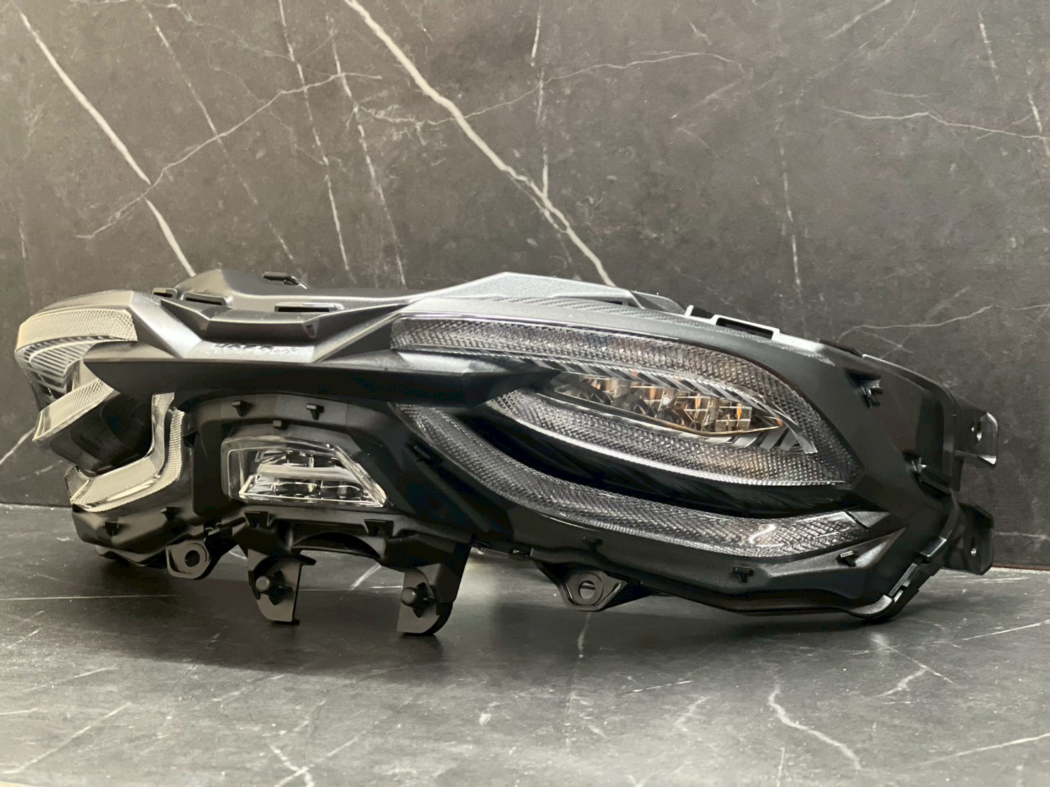 KOSO 3D LEDテールキット｜シグナスX 5型対応｜流れるウインカー搭載