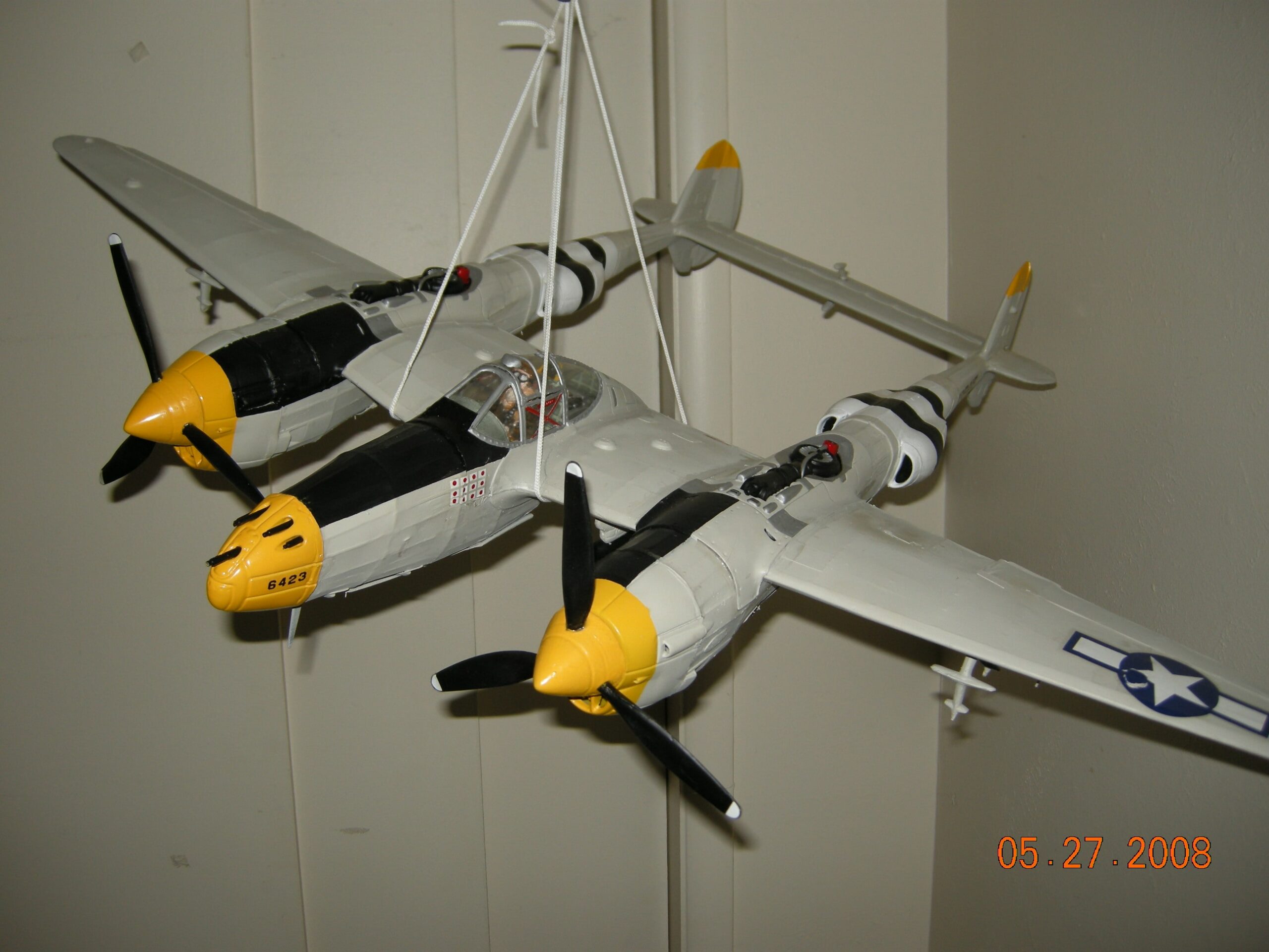 P38 Lightning - Paul K. Guillow, Inc.