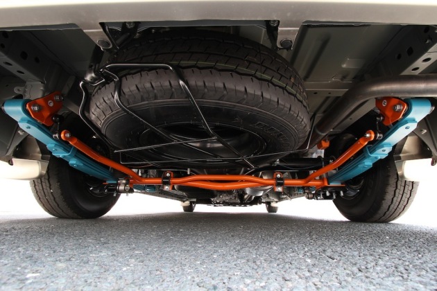 収納スペースを確保してバイク2台の積載を実現！8ナンバーキャンピング