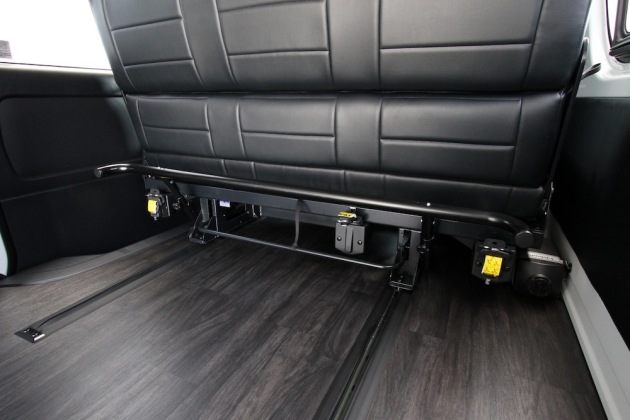 収納スペースを確保してバイク2台の積載を実現！8ナンバーキャンピング