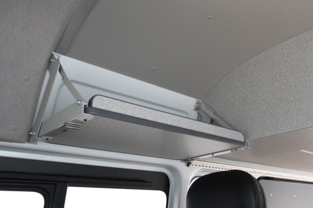 収納スペースを確保してバイク2台の積載を実現！8ナンバーキャンピング