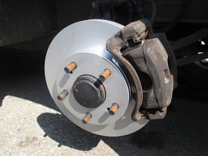 S14シルビアQs 4穴ハブを5穴ハブに変更！｜交通事故修理／キズ・サビ