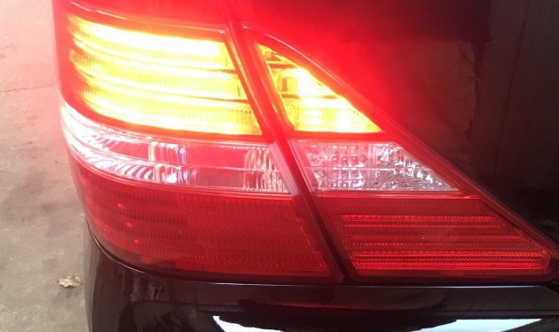 トヨタ30系セルシオ後期のテールランプを8灯化に加工！｜交通事故修理