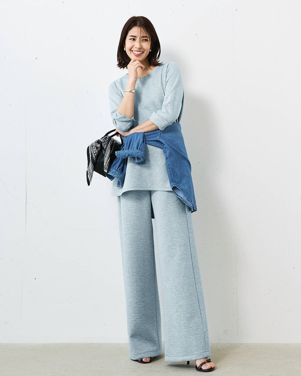 ライトダンボールニット・浅Vフレアトップス/DoCLASSE