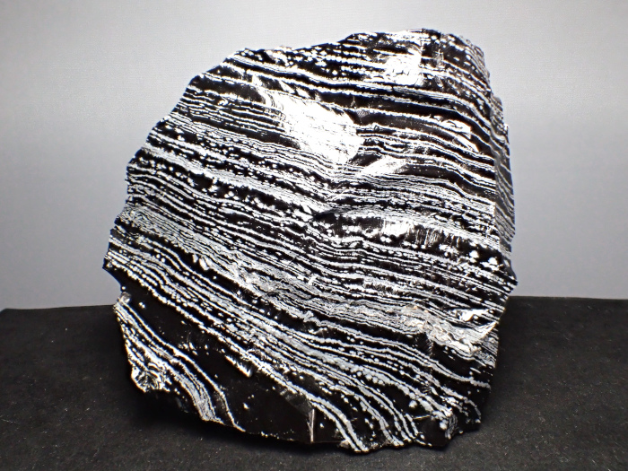 長野県和田峠産 黒曜石 (Obsidian / Japan) - 鉱物標本販売店