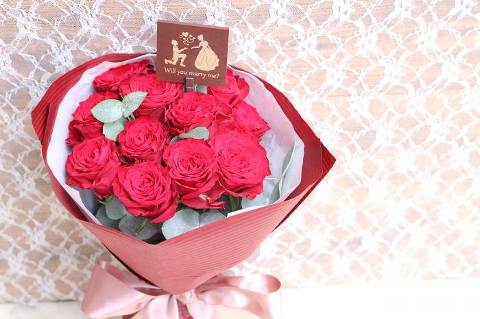 12本のバラの花束(ダズンレッド) 【両面プロポーズプレート付】|大阪で