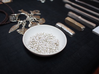 王朝時代の音を今に伝える 金細工またよし - 沖縄B級ポータル