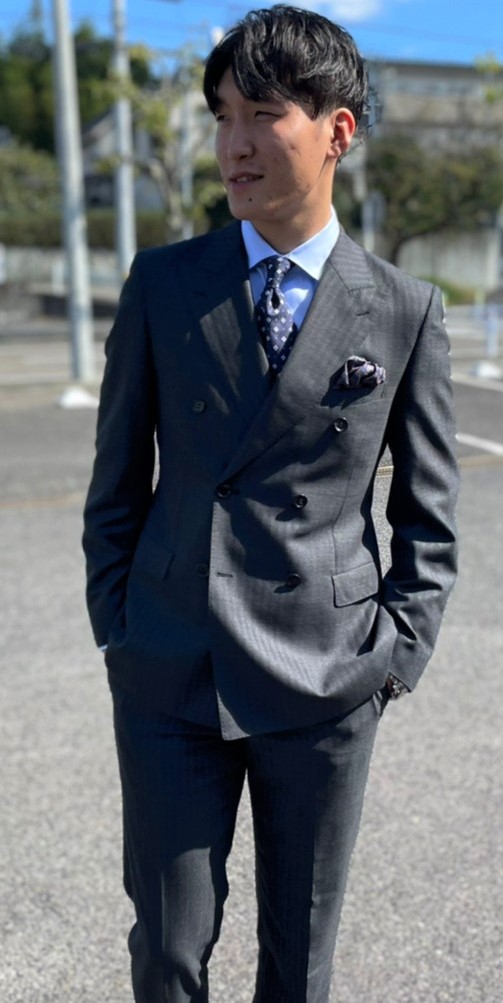 永く美しく愛用するなら上質なものを。ゼニアのダブルスーツ(o^―^o)ﾆｺ